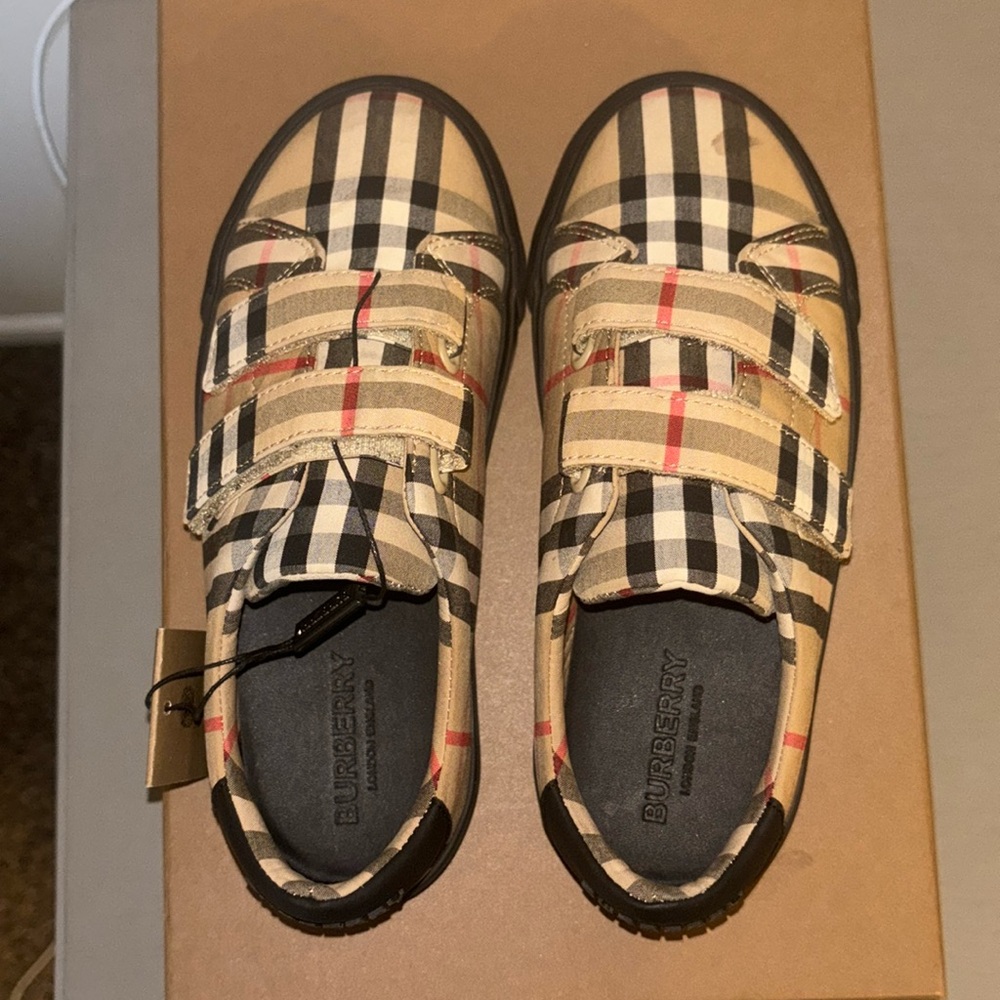 Burberry Kids shoes size 33 (1.5/2)
